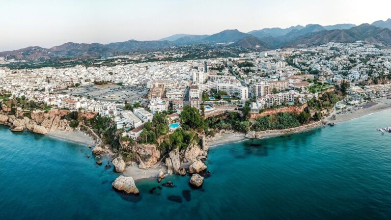 Välkommen till Nerja: Din ultimata guide till denna charmiga spanska pärla